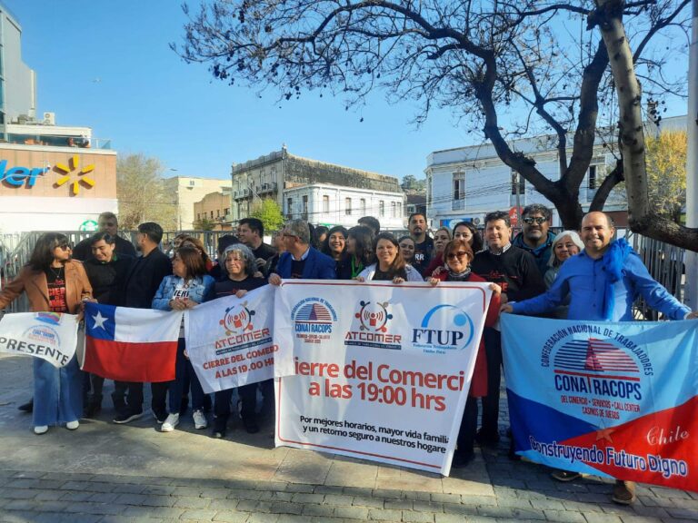 Senado rechaza proyecto para bajar el horario de cierre del comercio
