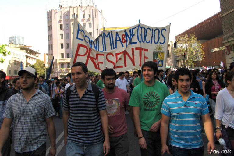 [Podcast] Andrés Solimano: La enseñanza de la economía en Chile y el negocio de la educación superior