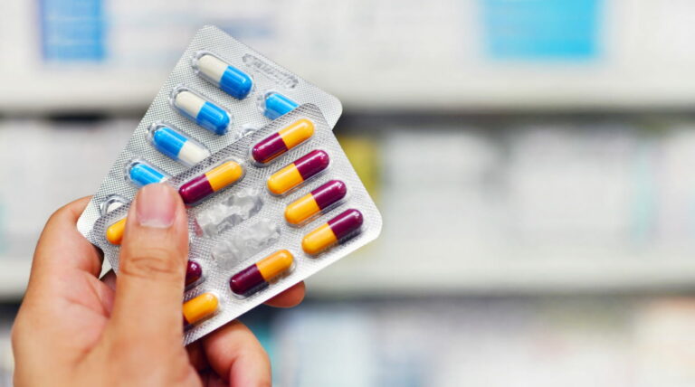 Desafíos de la resistencia a los antimicrobianos: perspectivas médicas y veterinarias sobre un problema global
