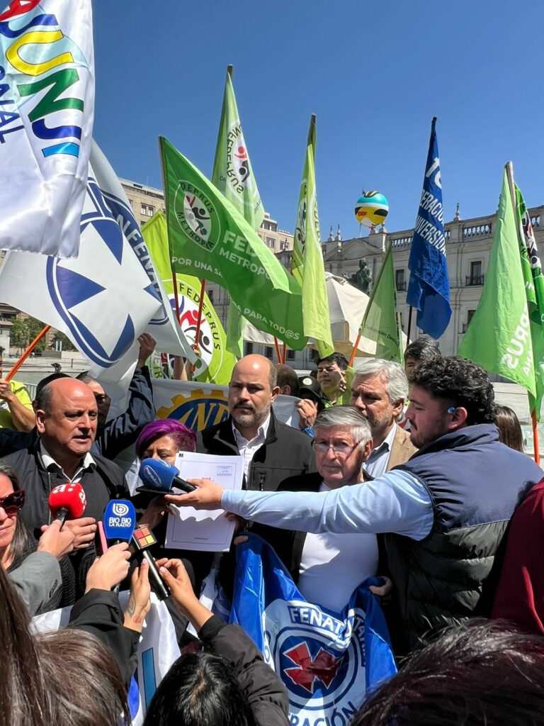 Mesa del Sector Público de la CUT entregó propuesta de reajuste 2024 al gobierno