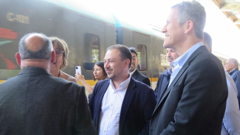 Diputado Luis Cuello tras recorrido en tren: “Es una muestra de la seriedad del compromiso del Gobierno por concretar el proyecto de tren Valparaíso-Santiago”