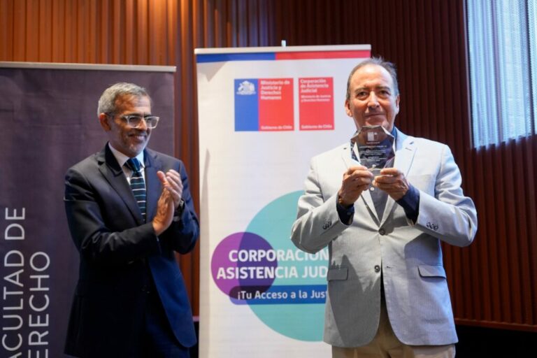 Ministro de Justicia y DD.HH. junto a Corporación de Asistencia Judicial distinguen a abogado Nelson Caucoto: “El contenido ético de la democracia son los derechos humanos”
