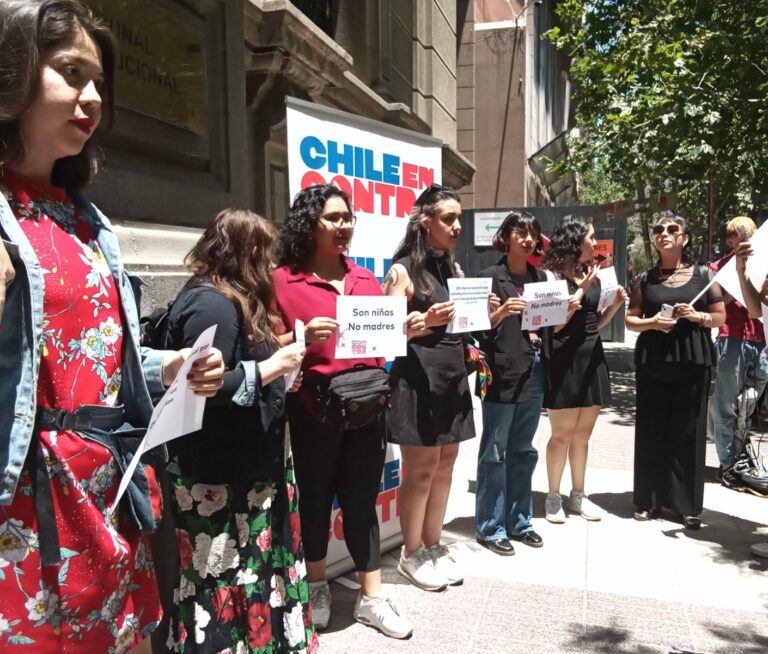 Mujeres del En Contra advierten: Propuesta de texto puede declarar ley de tres casuales como inconstitucional