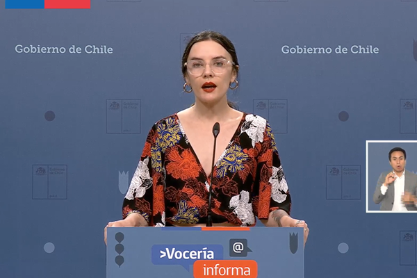Camila Vallejo: “El plebiscito se trata de un texto constitucional (…) Seamos honestos con la gente”