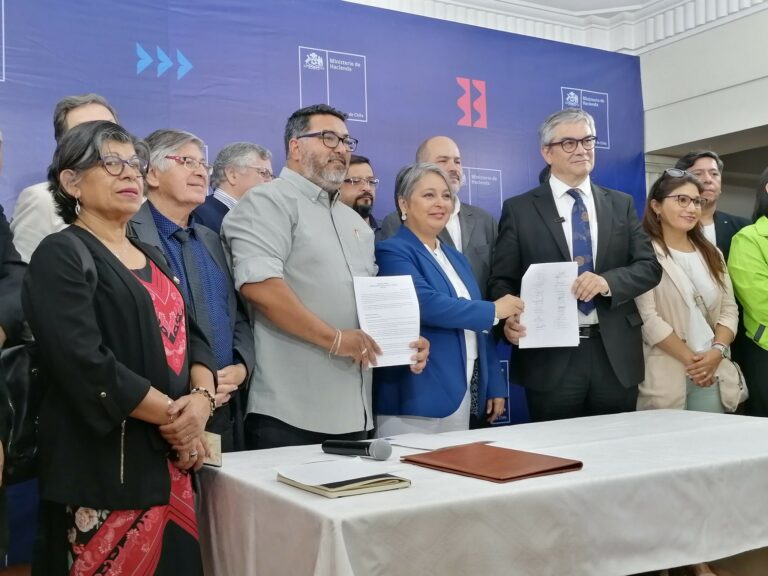 Gobierno logra acuerdo con gremios de la Mesa del Sector Público para reajuste de remuneraciones