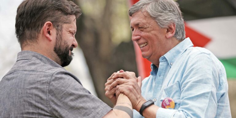 Jeannette Jara y Lautaro Carmona denuncian operación política para dañar la relación del PC con el gobierno descartando veracidad de artículo de El Mostrador