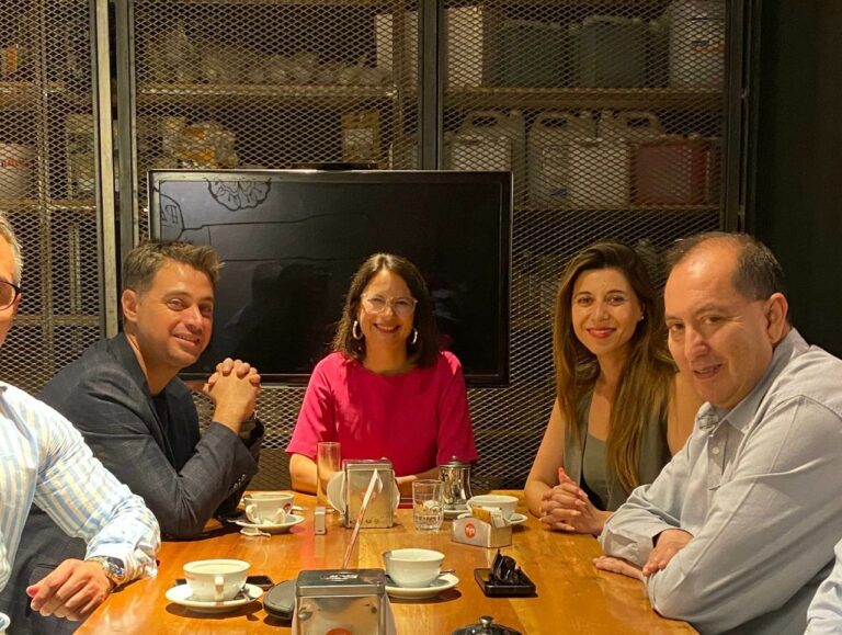 Parlamentarios y dirigentes PS se reúnen con Irací Hassler para conocer avances de su gestión