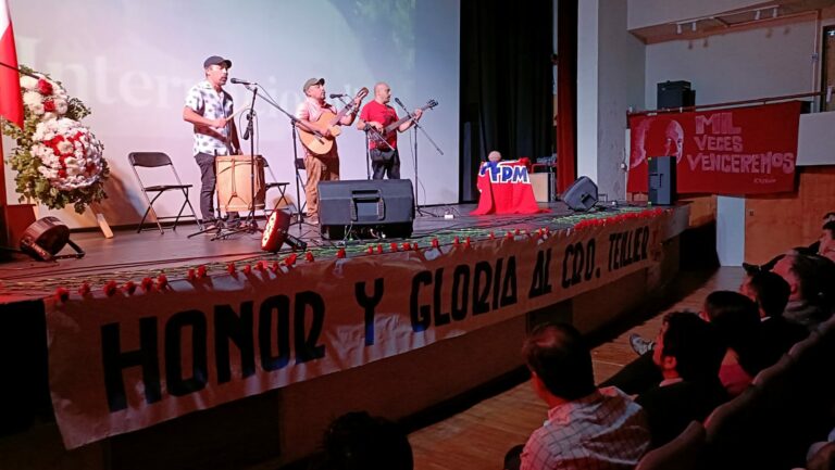 Ex Presidente del PC Guillermo Teillier recibió emotivo homenaje póstumo y parte de sus cenizas quedaron en el río Valdivia