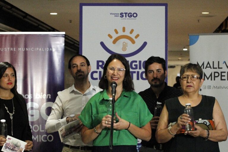 22 mil usuarios ya han utilizado la Red de Refugios Climáticos de la comuna de Santiago