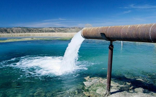 Bajo el sello neoliberal: Chile se presenta como uno de los mayores exportadores de agua del planeta