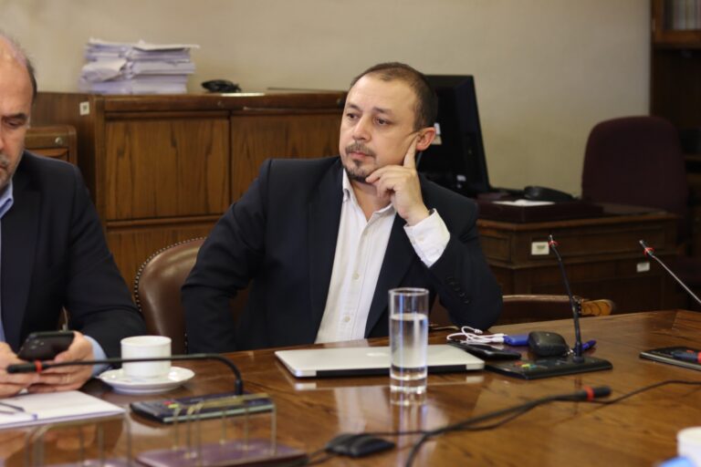 Comisión de Vivienda acuerda apoyo a impuesto a los súper ricos para reconstrucción en región de Valparaíso