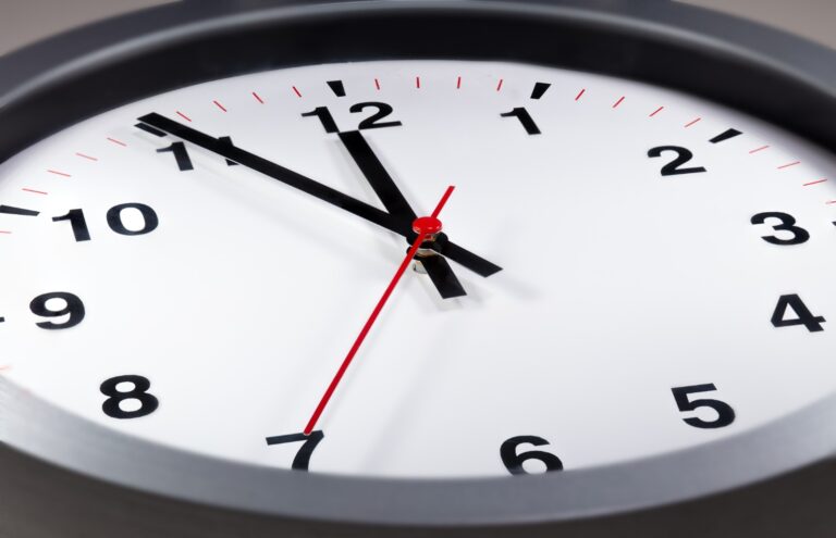 ¿Qué pasa en nuestro organismo con el cambio de hora?:  Entregan recomendaciones para evitar alteraciones asociadas