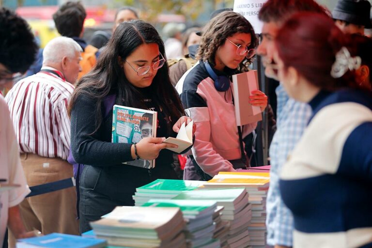 Universidad de Chile realizará una nueva liberación de libros este martes 23 de abril