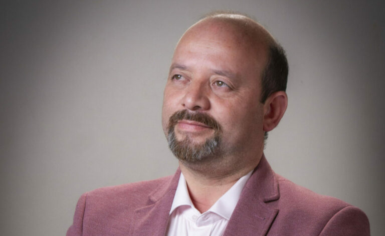 Alberto Ramírez independiente apoyado por el Partido Comunista participa en primarias de La Granja 