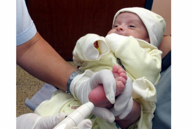 Programa de Pesquisa Neonatal aumentará de 2 a 26 las patologías examinadas en recién nacidos