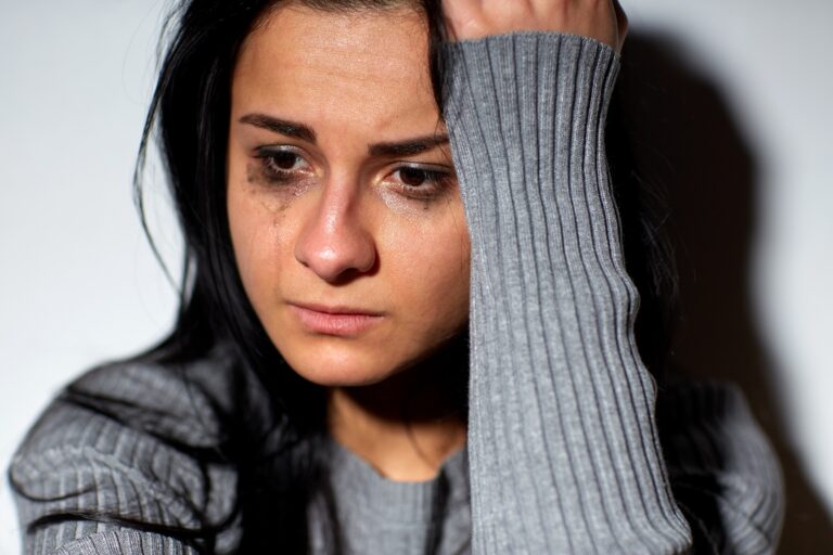 Sobrecarga de roles y falta de apoyo impactan la salud mental de las mujeres chilenas