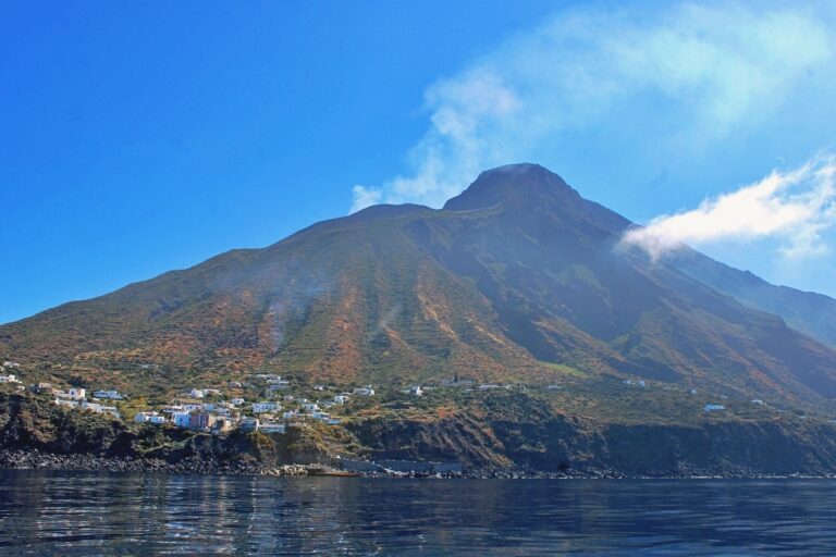 Impactantes corrientes piroclásticas del volcán Estrómboli: ¿Podría pasar en Chile?