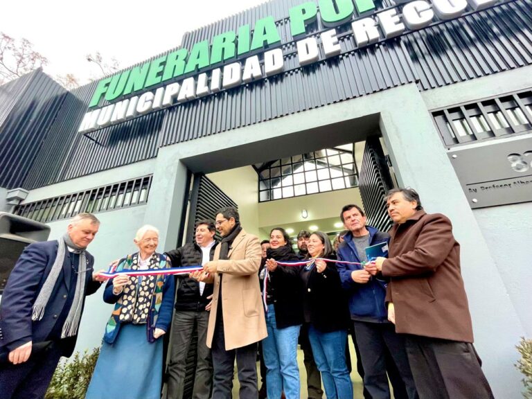 Municipio de Recoleta inauguró la primera funeraria popular