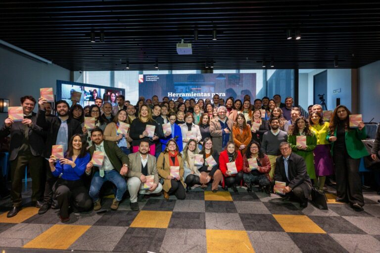 Con liderazgos municipales del progresismo y la centro-izquierda se presenta importante documento para la gestión local