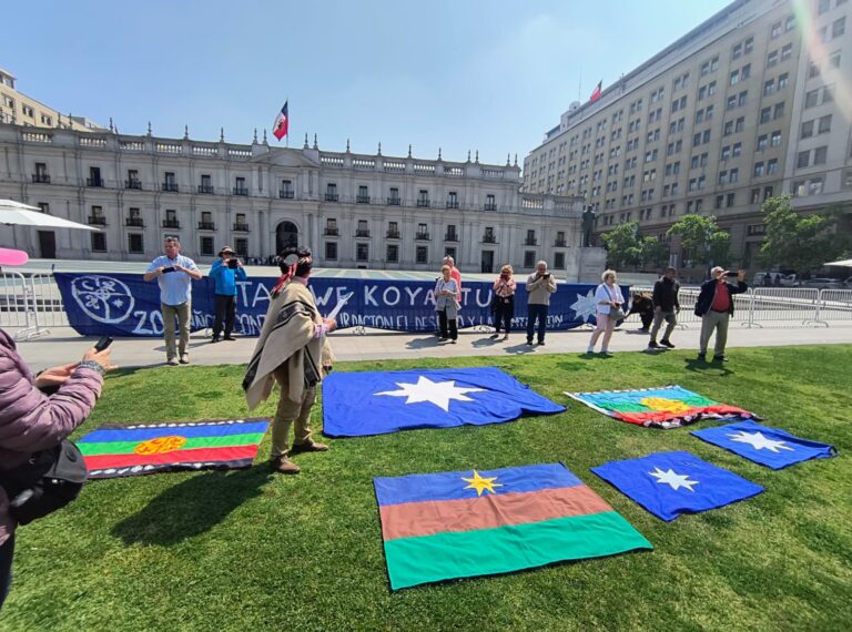 Organizaciones y autoridades mapuche entregan carta en La Moneda en rechazo a Comisión de Paz y Entendimiento