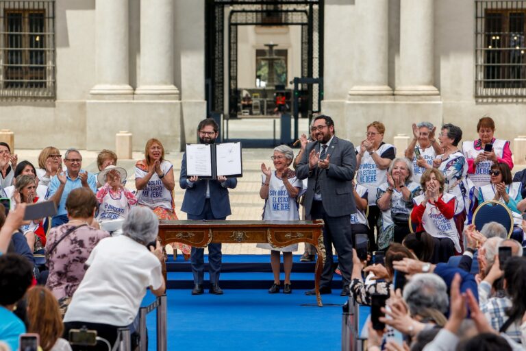 Gobierno presenta proyecto de ley que entrega una solución a las y los docentes afectados por la deuda histórica
