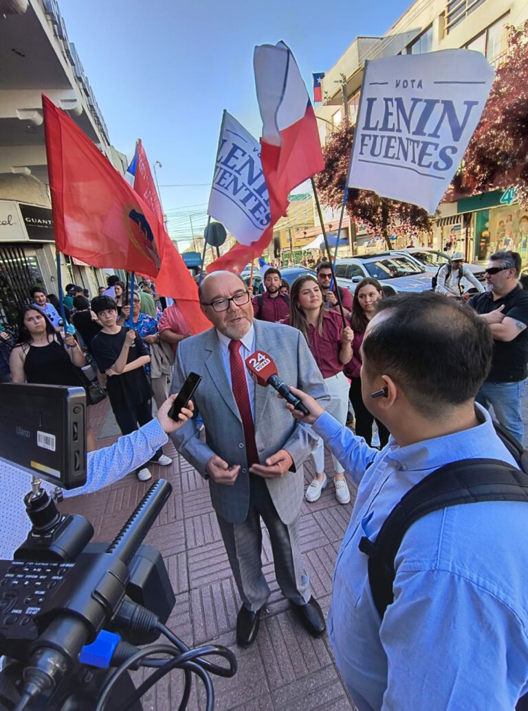 Asumió el primer concejal PC de la historia de Linares: Lenin Fuentes Barros
