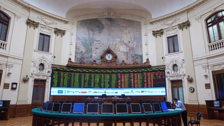 Las otras cifras: Economista Andrés Solimano aborda las abultadas utilidades de las empresas IPSA