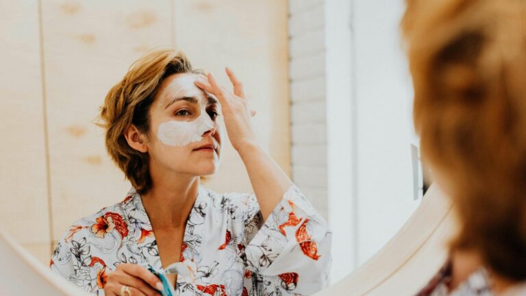 Cuidado y prevención del envejecimiento facial: ¡Los mejores consejos para este verano!