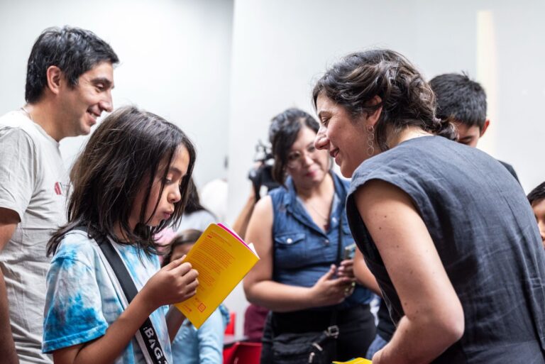 Ministra Aisén Etcheverry celebra la Semana de la Niña y la Mujer en la Ciencia en Planetario USACH