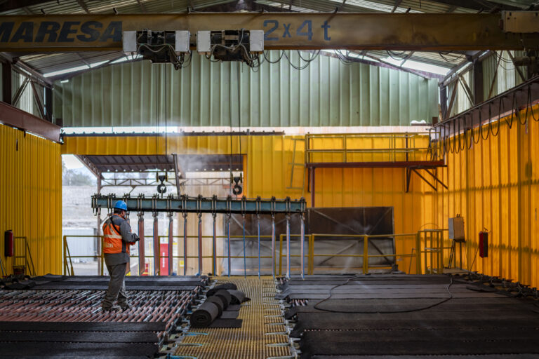 Enami cierra ejercicio financiero con utilidades y proyecta un 2025 con resultados operacionales positivos 