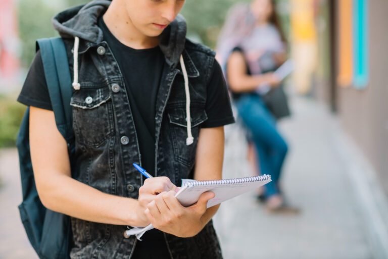De la ansiedad al éxito: Guía infalible para superar el primer año en la universidad
