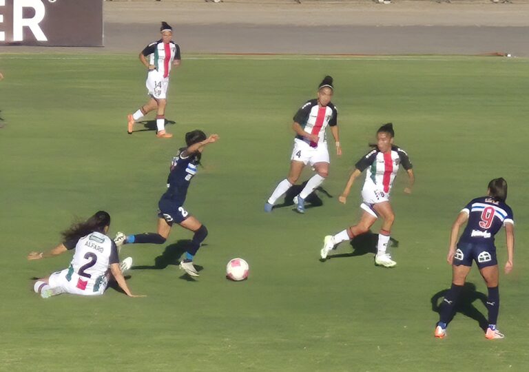 La Católica Femenina ganó a puro corner