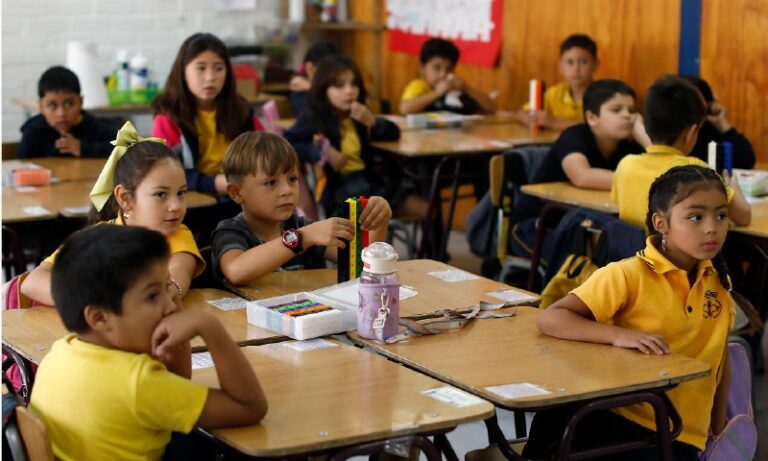 Asistencia a establecimientos educativos aumentó en quince regiones del país durante el año 2024