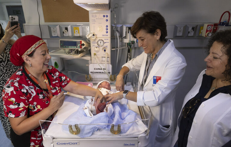 Chile inicia campaña de “Vacunación e Inmunización 2025” donde se anticipa aumento de virus respiratorios