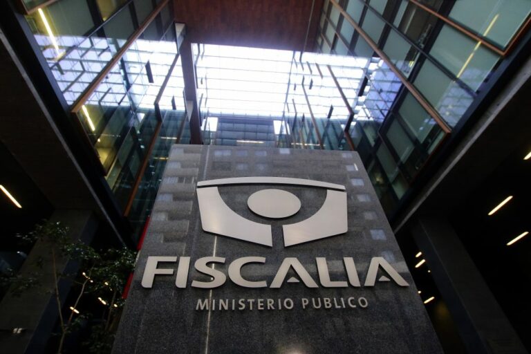 Filtraciones de chats de Cariola: Diputado Cuello ingresa denuncia por violación de secreto