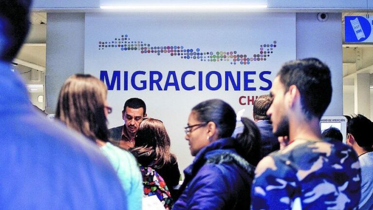 Preocupante: Menos del 50% en Chile apoya que el Estado proteja a migrantes y les entregue beneficios sociales