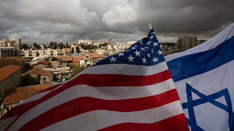 Juan A. Lagos: “Estamos ante una persecución política internacional contra la izquierda y una ofensiva guerrerista impulsada por EE.UU., Israel y la OTAN”