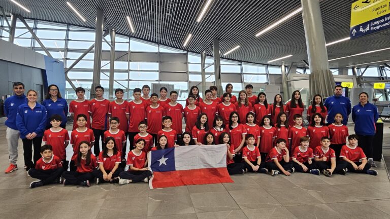 47 Nadadores escolares a torneo en Paraguay