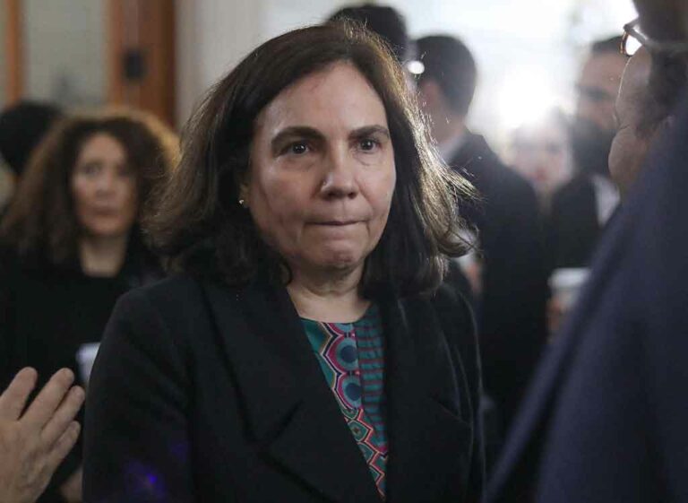 “Hay varios más apuntando en la misma dirección”, señala Juan A. Lagos frente a fiscal acusada de extorsión en caso Jadue
