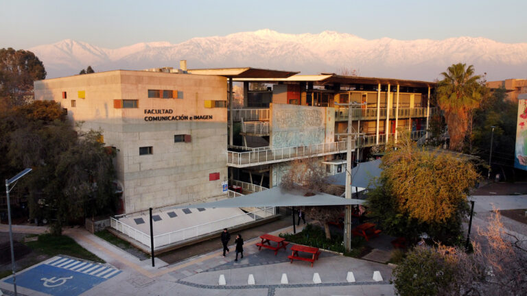 Universidad de Chile lanza nuevos cursos online gratuitos que abordan  temas como la violencia de género y migraciones