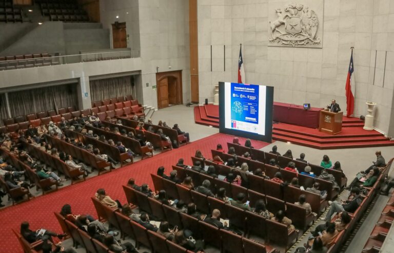 Ministerio de Educación promueve vínculo entre ciencia y aula en seminario internacional de Neurociencia y Educación