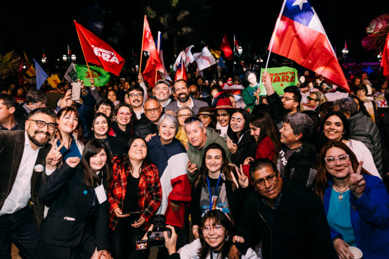 Gobernador Mundaca entrega respaldo a la candidatura de Jeannette Jara en encuentro ciudadano en la V región
