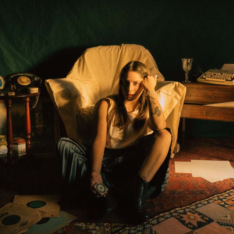 Entrevista: Camila Bañados presenta su propuesta musical que mezcla jazz e indie