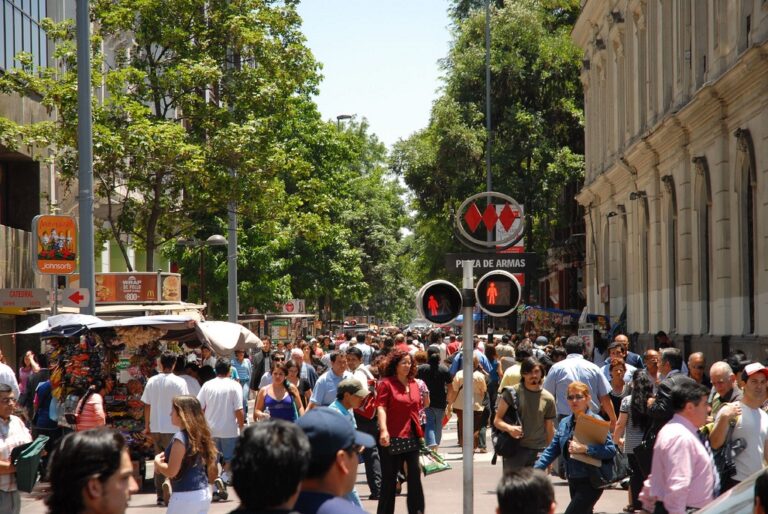 Andrés Solimano analiza recientes datos de desocupación en Chile: Hay disminución en el trimestre móvil y en el interanual
