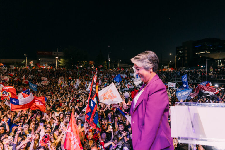 Jeannette Jara cierra campaña en la Región Metropolitana frente a más de 20 mil personas en Maipú  