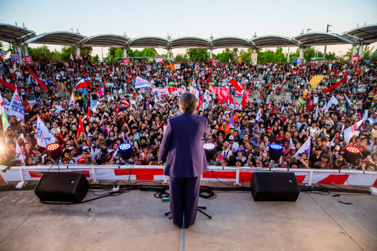 Jeannette Jara cierra campaña en Talca: “Es importante que los países tengan memoria histórica”