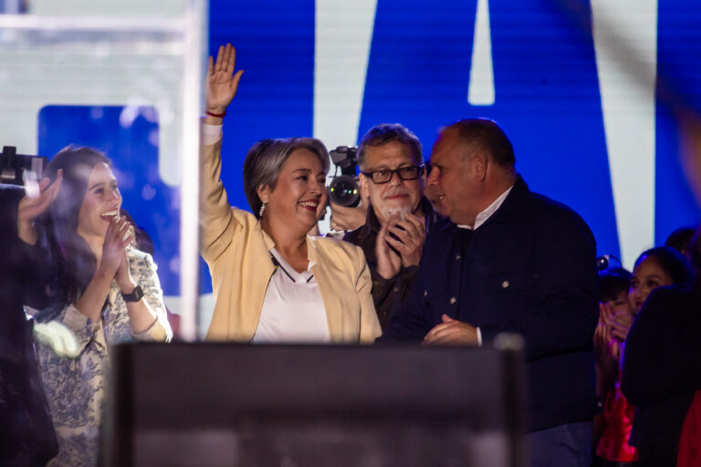 Jeannette Jara cierra campaña presidencial en Valparaíso con llamado a la unidad del país: “Enfrentemos el miedo y votemos con esperanza”
