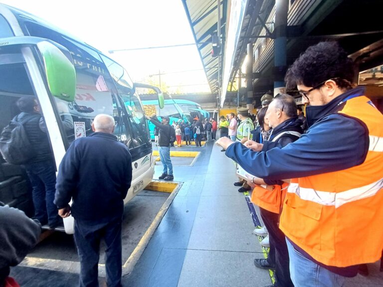 Dirección del Trabajo aplicó multas por 212 millones de pesos en fiscalización de buses interurbanos por fin de semana largo