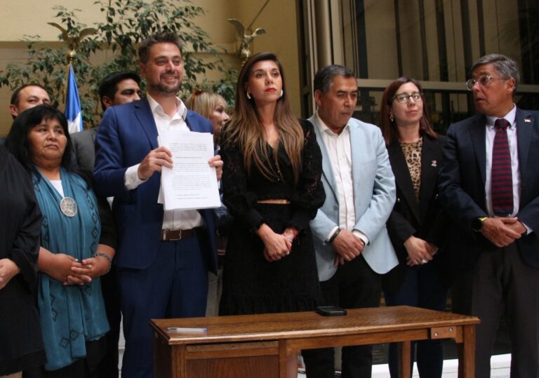 Diputados ingresan acusación constitucional contra juez Simpertigue por notable abandono de deberes