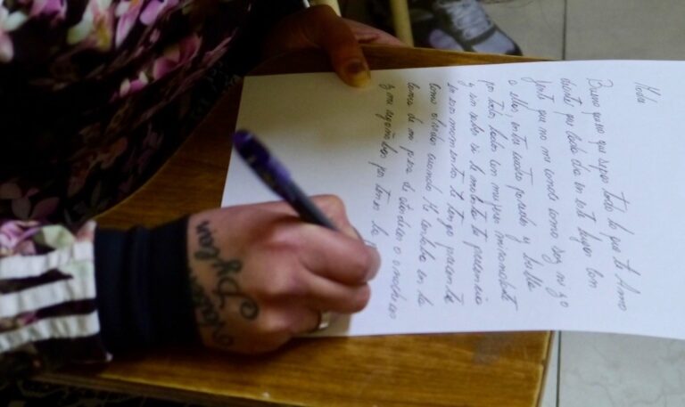 Cartas Valparaíso: la experiencia epistolar con personas privadas de libertad se presenta en la Furia del Libro